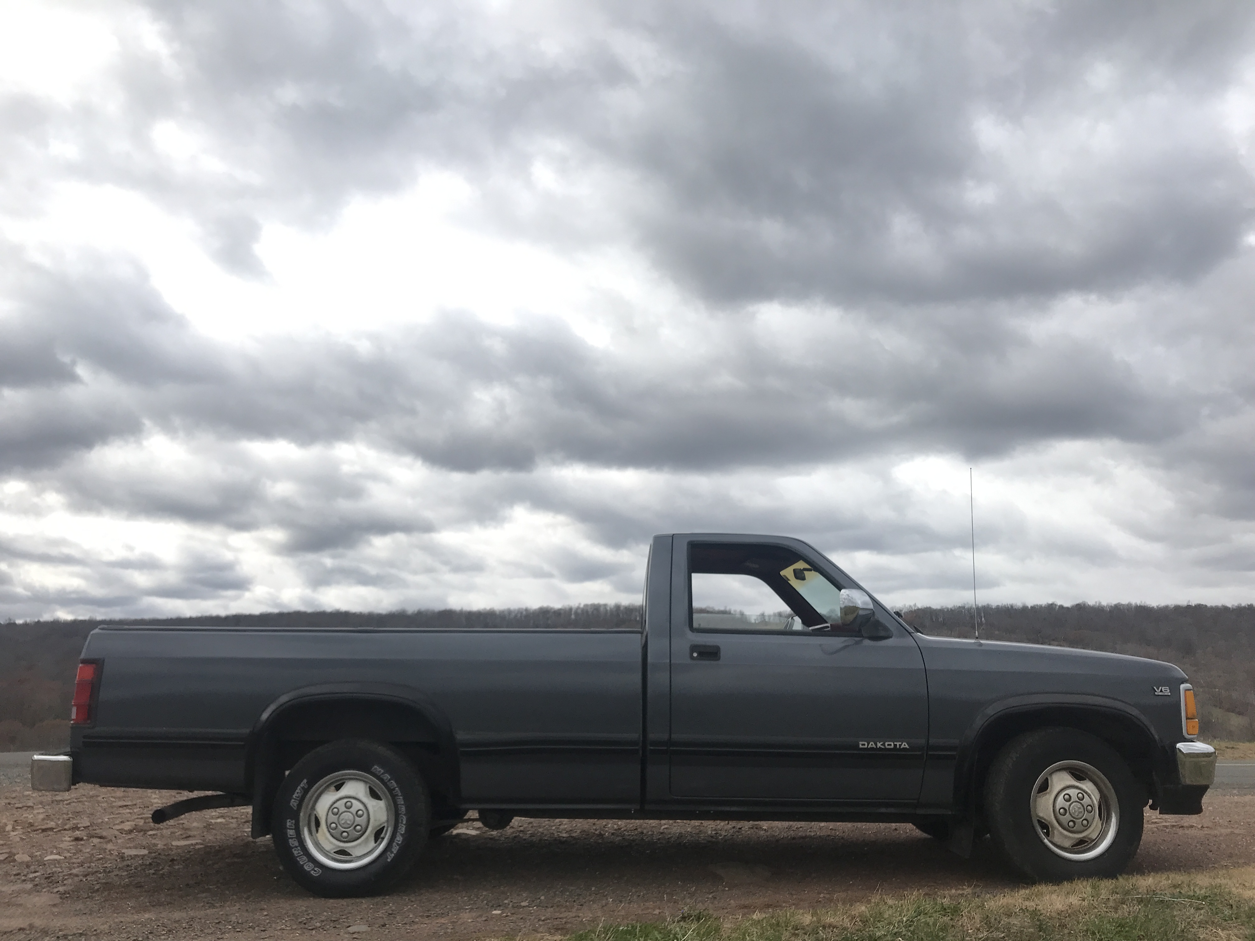 1991 Dodge Dakota Pickup ONE OWNER 117K 8 foot bed and roomy bench seating NICE — photo 14